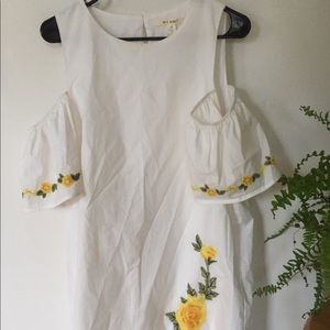 Babydoll off-the-shoulder embroidered dress